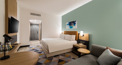 Holiday Inn Riyadh al qasr Room Type - 1 King Bed Premium Non-Smoking