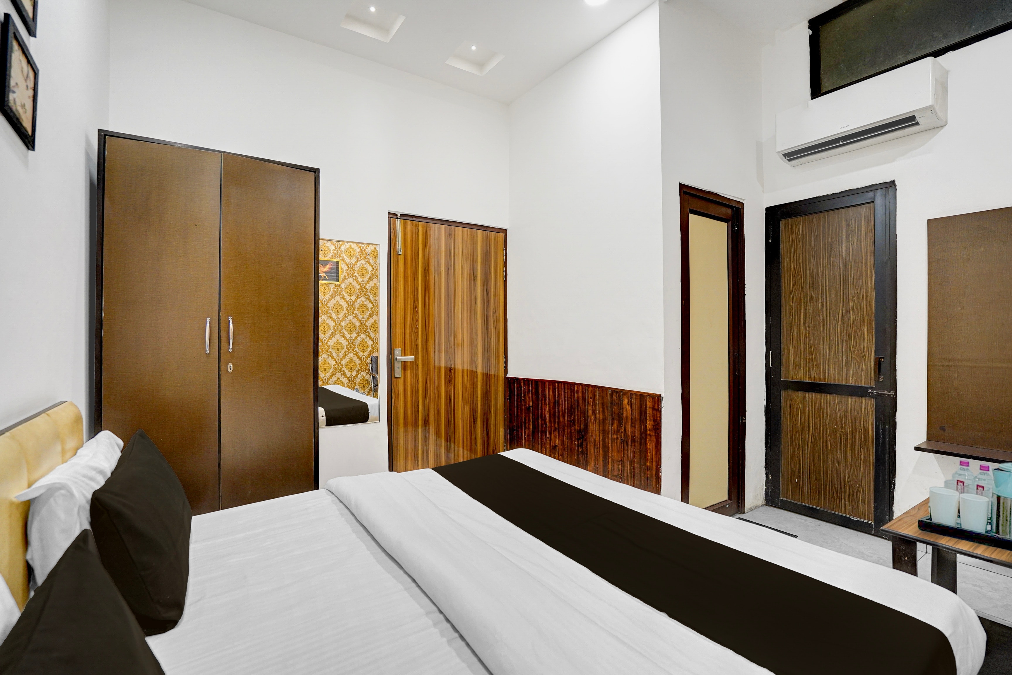 Super Hotel O by OYO Silver Arc Mall Ludhiana Formerly White Solitaire 1 - Tap to explore photos
