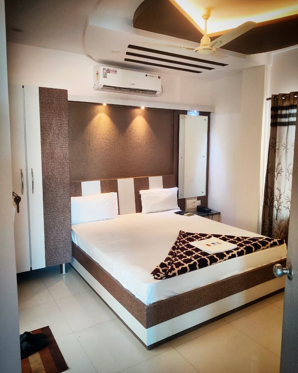 Nagpal Hotel - Tap to explore photos