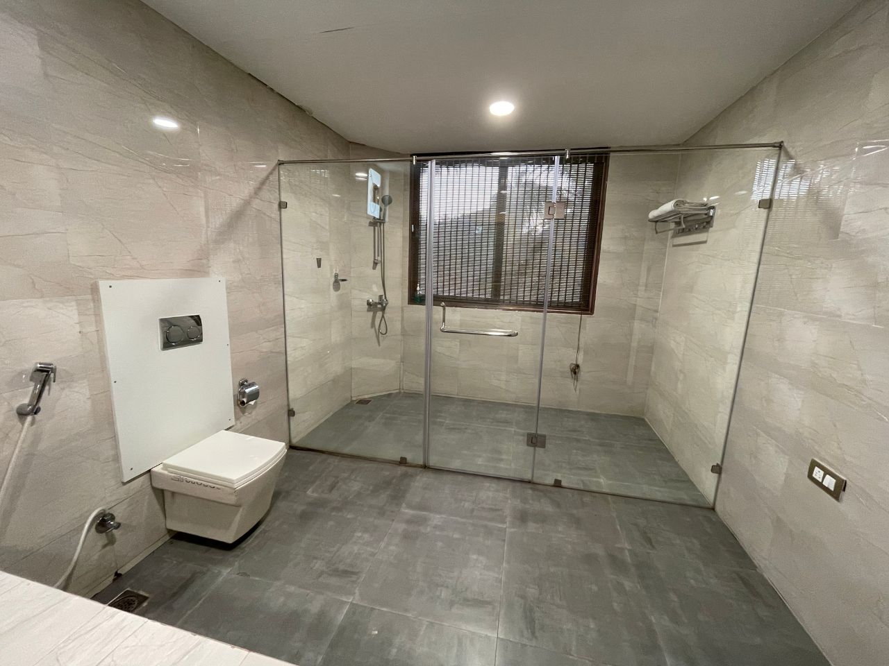 Casa Vinte E4 Modern 3 BHK near Baga - Tap to explore photos