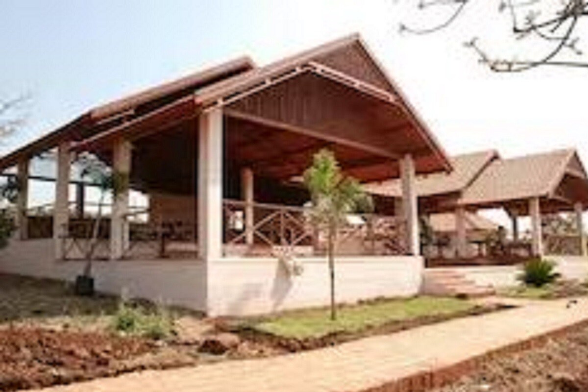 Hotel Mayura Bahumani - Tap to explore photos