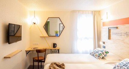 Greet Hotel Beaune Room Type - Pop room with 2 single beds