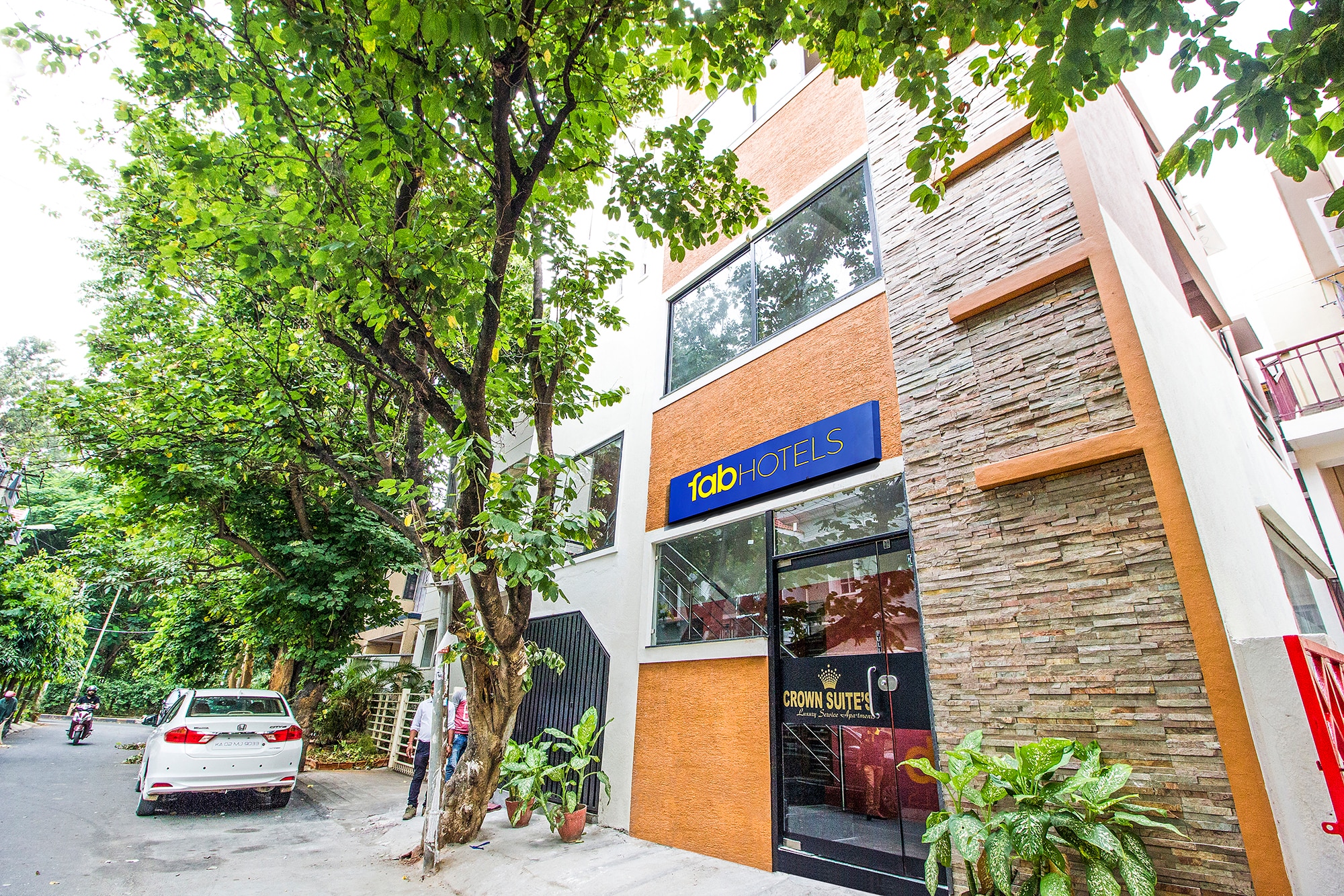 FabHotel Crown Suites - Nr. Sony Signals - Tap to explore photos