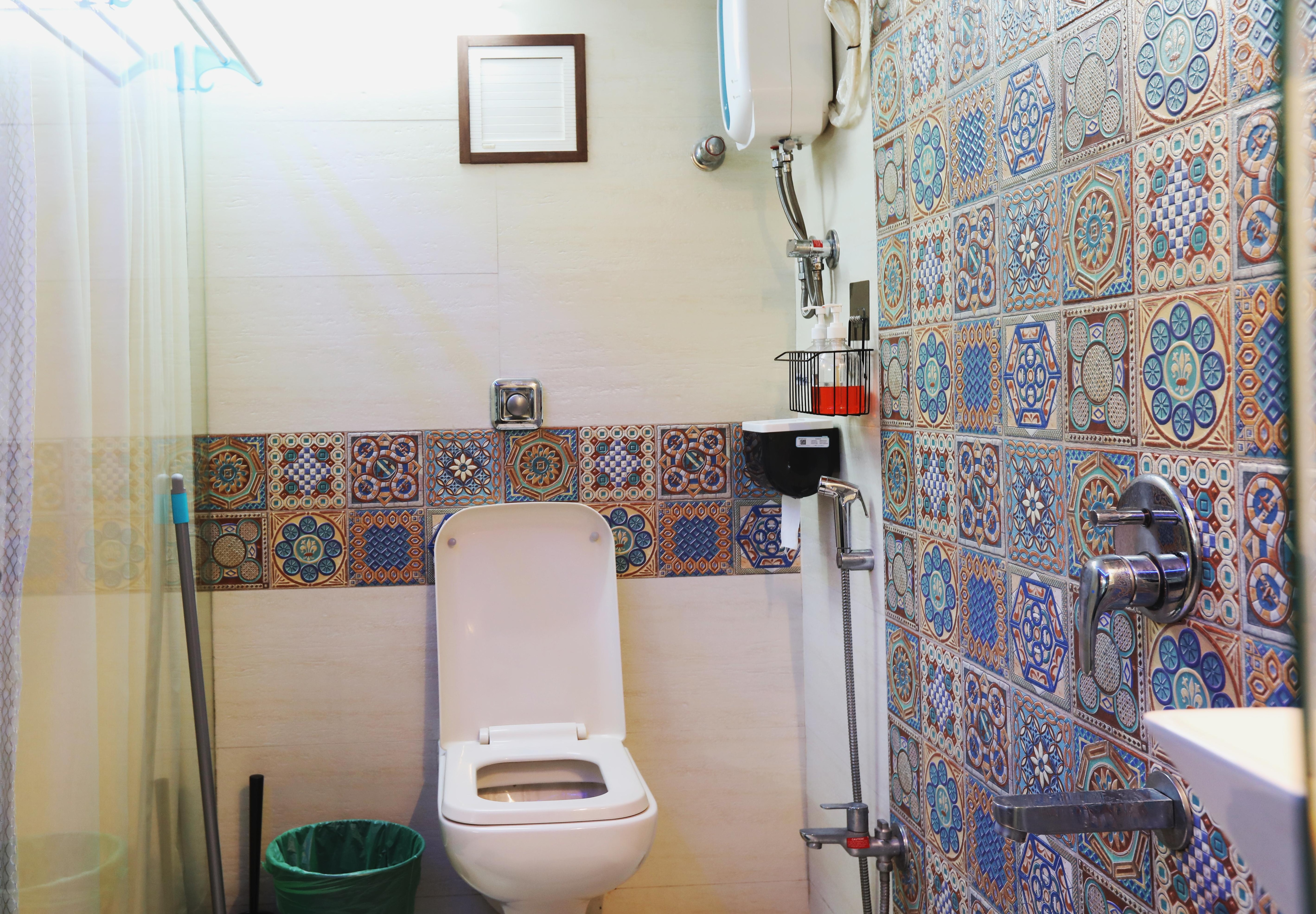 Bella - Tap to explore photos