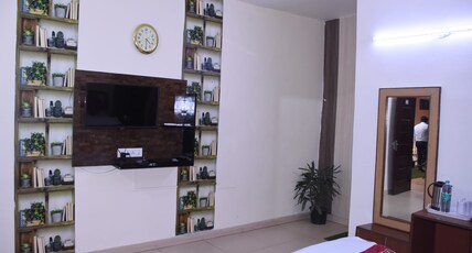 Hotel Rajhans Regency Room Type - Deluxe Room