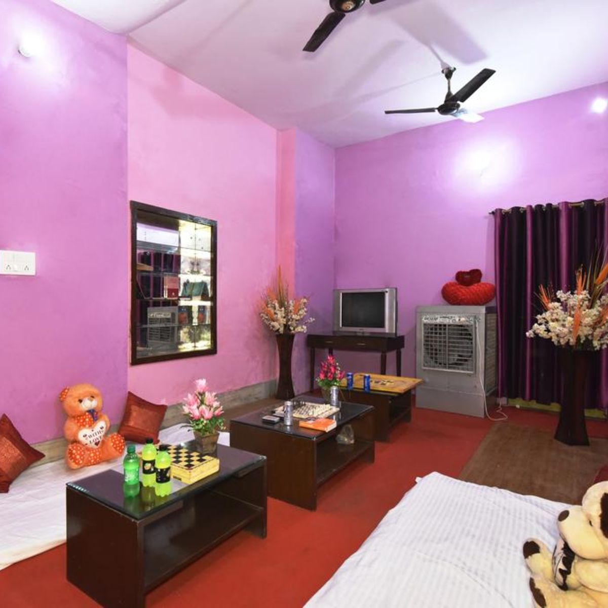 Wow Backpackers | Rooms & Dorms - Tap to explore photos