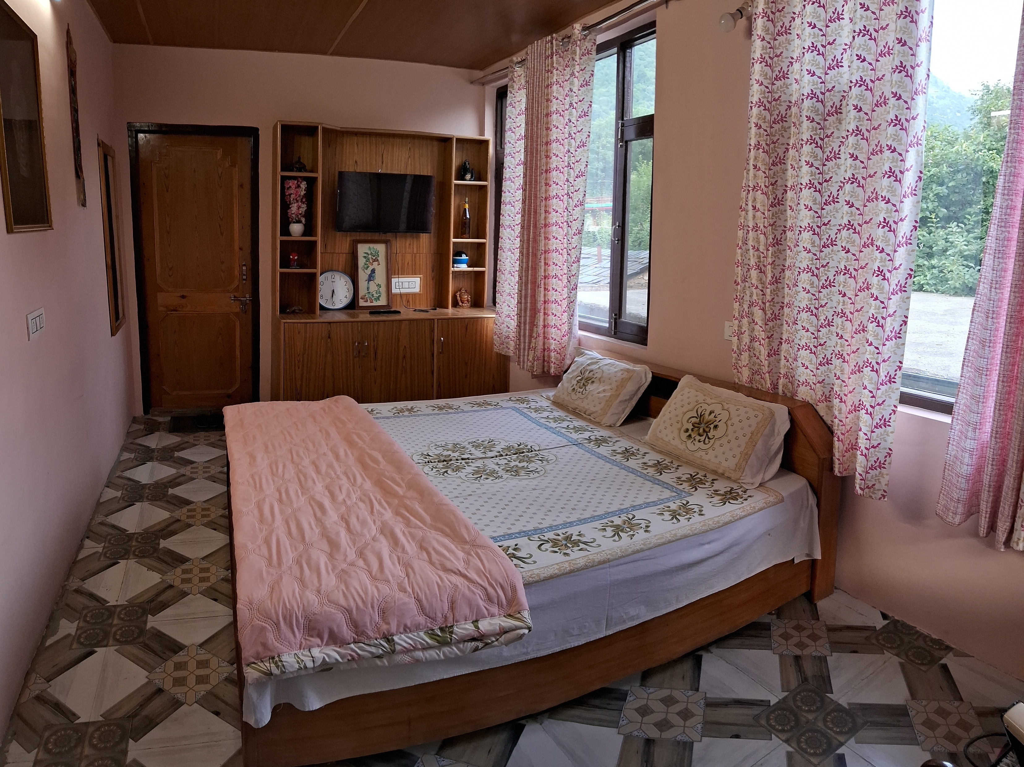 Chanda Homestay - Tap to explore photos
