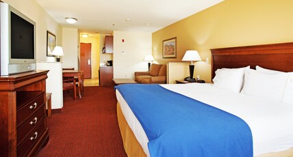 Holiday Inn Express Hotel & Suites Tooele Room Type - 1 King Suite Communications Accessible