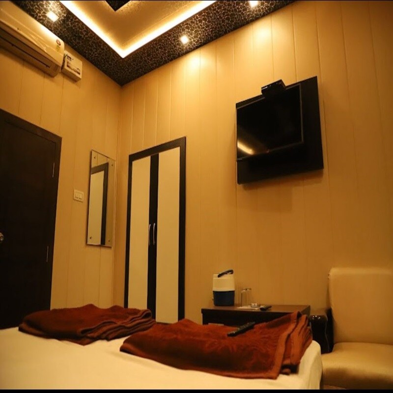 Hotel Asha - Tap to explore photos