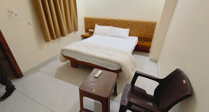hotel shree sanwariya Inn Room Type - Deluxe Room