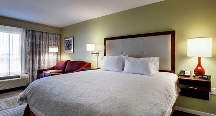 Hampton Inn & Suites by Hilton Cordele Room Type - 1 KING SFBD MIC FRG NS