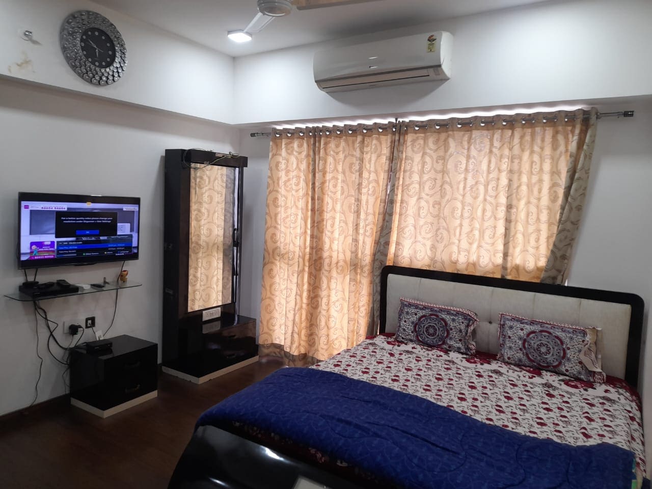Beautiful Levish AC 3BHK Fully Furnished Apartment - Tap to explore photos