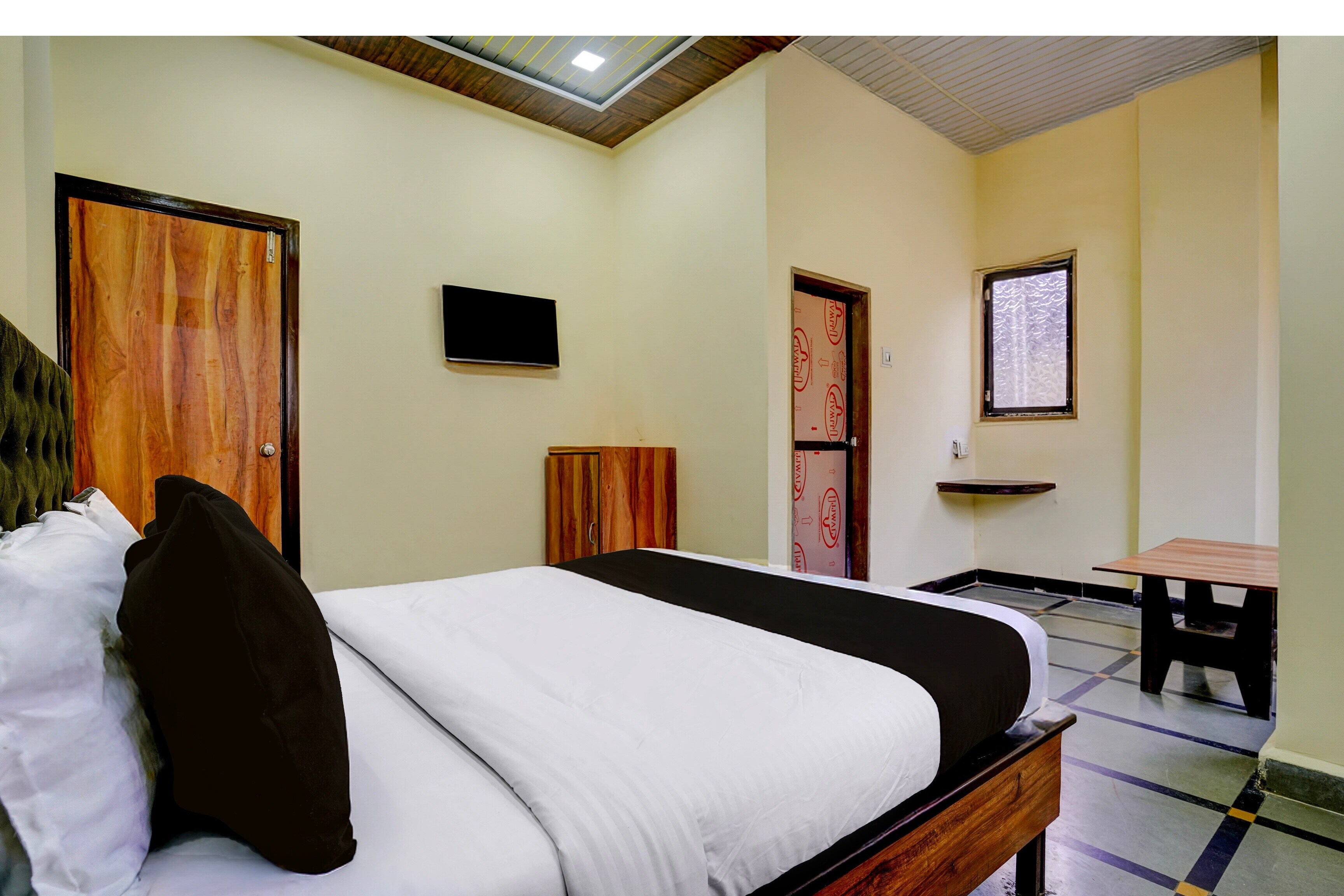 Hotel Royal Inn Ulhasnagar - Tap to explore photos