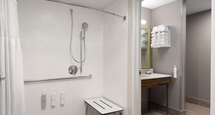 Hampton Inn by Hilton Spokane Room Type - 1 KNG ACC ROLLIN SHWR