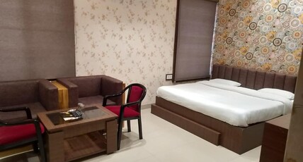 HOTEL SIDDHARTH PALACE Room Type - DELUXE ROOMS
