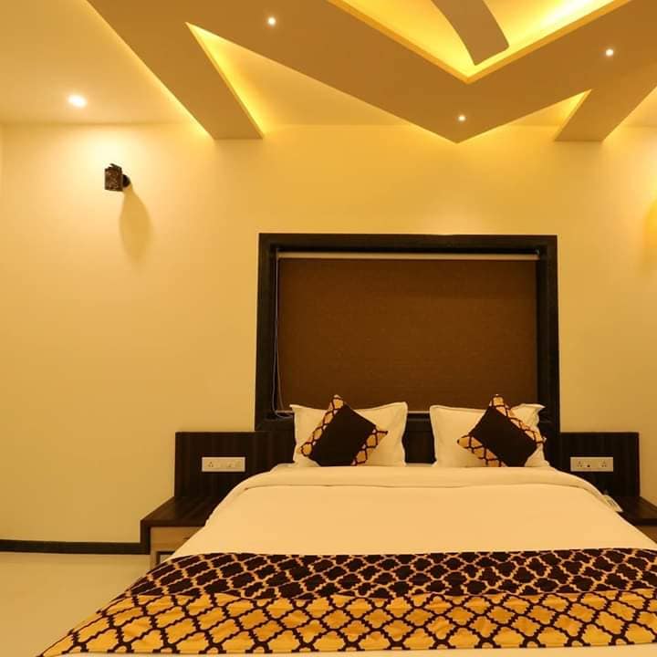 shree inn - Tap to explore photos