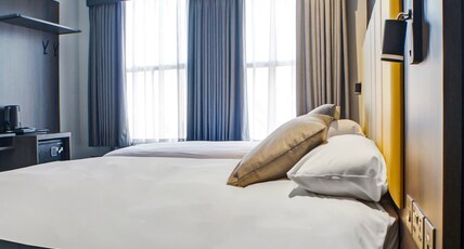 Swan Inn, Heathrow Airport Room Type - Standard Triple Room Swan Inn, Heathrow Airport Room Type - Standard Triple Room