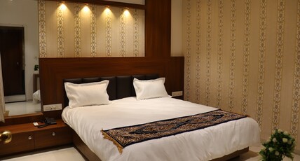 MOUNT PLEASEANT HOTEL BAR and RESTURANT Room Type - Deluxe Room