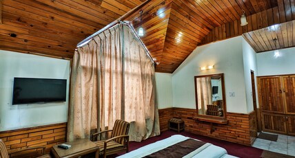 Tripti Villa Room Type - Deluxe Room 204
