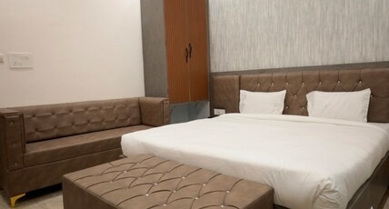 DR KRISHNA PALACE Room Type - Deluxe Room