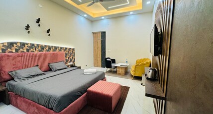 Saluja Residency Room Type - Super Deluxe Room