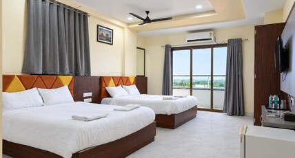 Bhigwan - Suyash Palace And Lodge Room Type - Twin Room With Balcony