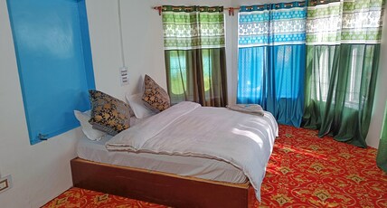 Kolahoi Heights Room Type - Standard Double Bedroom