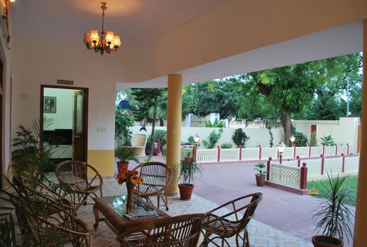 JAG NIWAS (A HERITAGE HOME STAY)