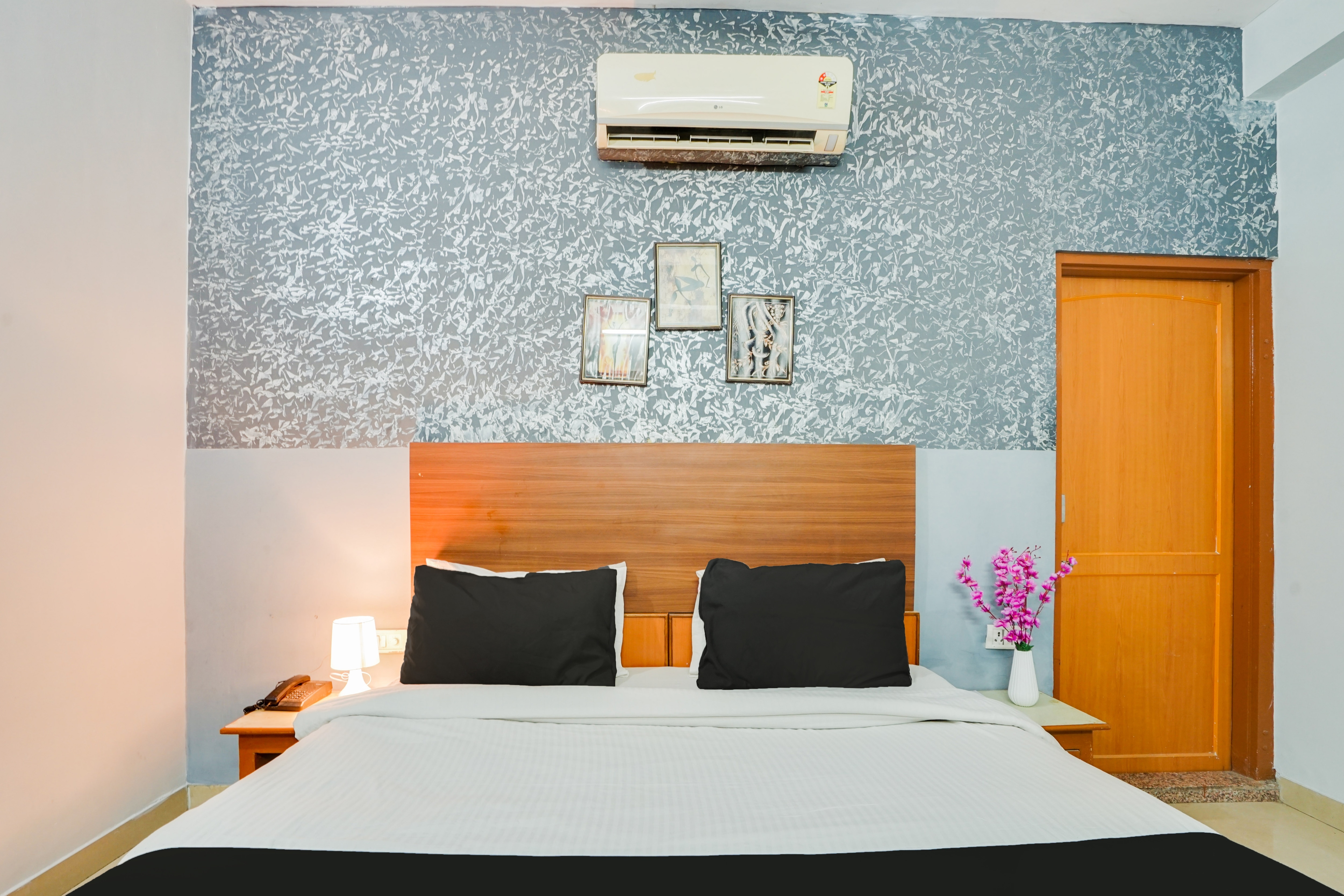 Super Hotel O JLN Marg Malviya Nagar Formerly Hotel Braj Haveli - Tap to explore photos