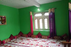 Hotel O POP Owais Homestay