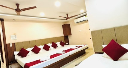 Vimoksha Residence I 9 min walk to Kashi Vishwanath Temple Room Type - Superior Family Bedroom