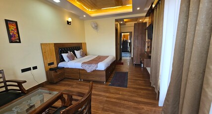 The White Mountaina Room Type - Luxury Room with Himalayan view( With Balcony)