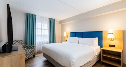 Staybridge Suites LONDON, an IHG hotel Room Type - 1 Bedroom Suite Kitchen Area 1 King