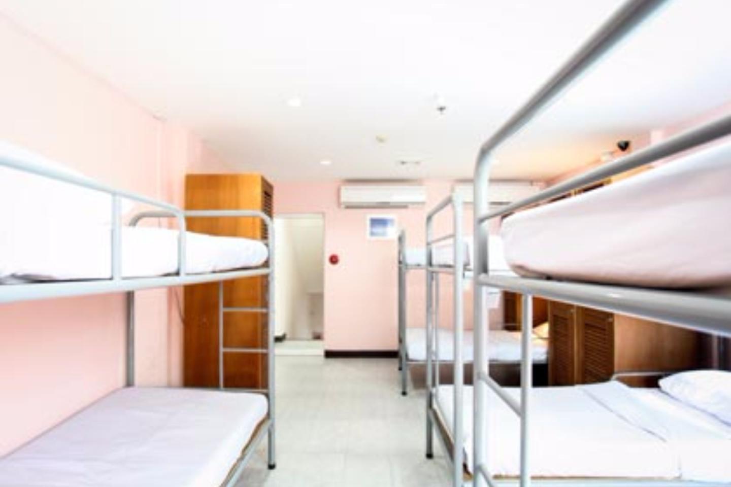 Hostel 8 Sukhumvit Nana Bangkok - Tap to explore photos