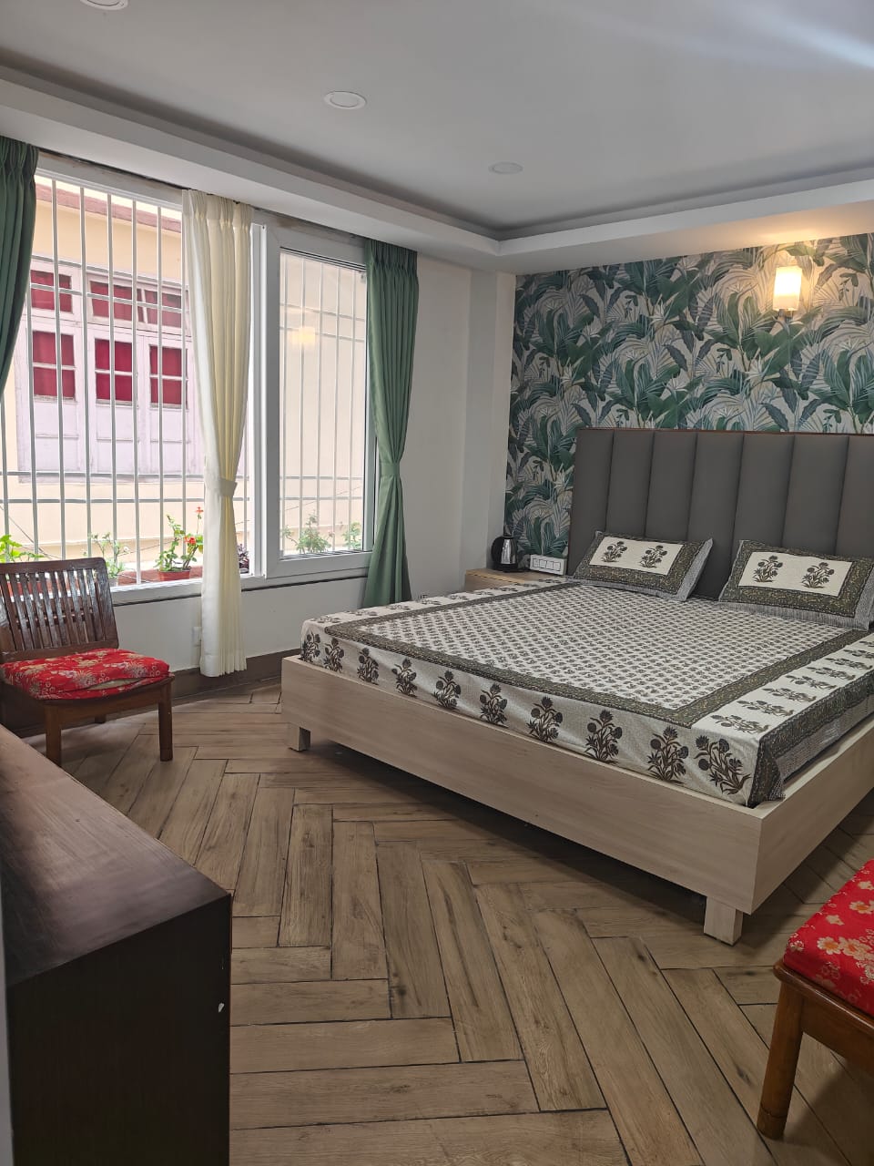 Kelly's Studio Apartment | 2 min from MG Marg - Tap to explore photos