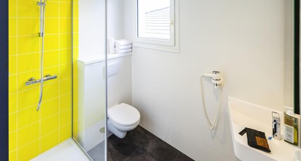 Greet Hotel Nancy Sud Room Type - Pop room with a double bed and a single bed