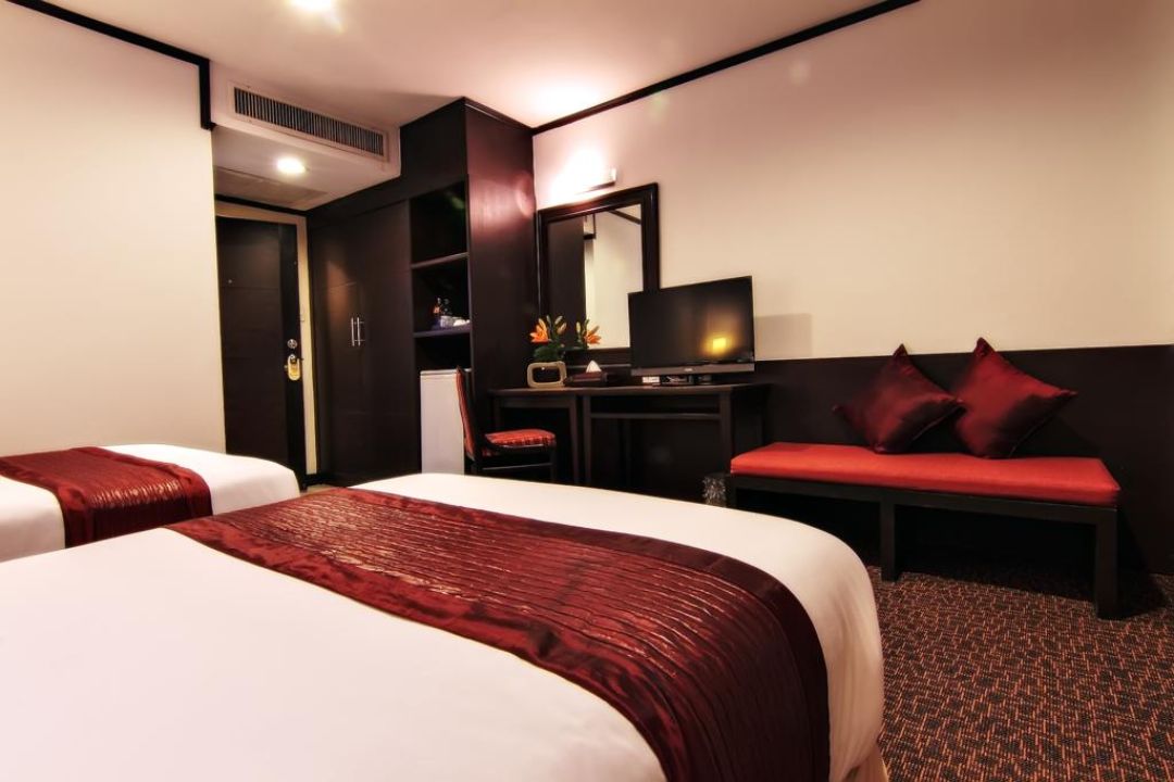 Bossotel Hotel Bangkok - Tap to explore photos