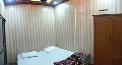 SHIV SHANKAR HOME STAY  Room Type - Classic Bedroom