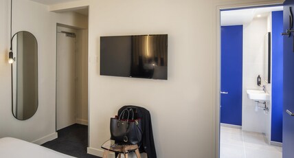 Ibis Styles Paris Opera Lafaye Room Type - Standard room with a large bed