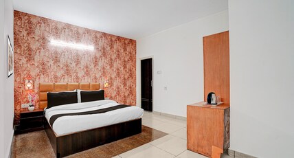 Super Hotel O by OYO Clock Tower Ludhiana Formerly Greatwall Room Type - Super Deluxe Room