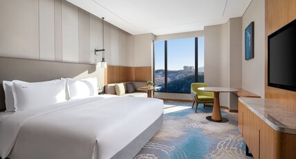 Holiday Inn CHENGDE PARK VIEW Room Type - 1 King Bed Standard YuanBaoMountain View