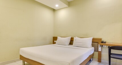 HOTEL CRESCENT INN (VANAGARAM, APOLLO HOSPITAL & RAMACHANDRA MEDICAL CENTRE) Room Type - Executive Room