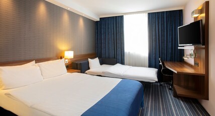 Holiday Inn Express Neunkirchen Room Type - 1 Queen Standard Single Sofa Bed Holiday Inn Express Neunkirchen Room Type - 1 Queen Standard Single Sofa Bed