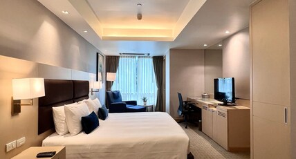 Sora Resort & Suites Sukhumvit Room Type - Deluxe King Bed City View
