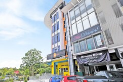 OYO 714 Arina Hotel