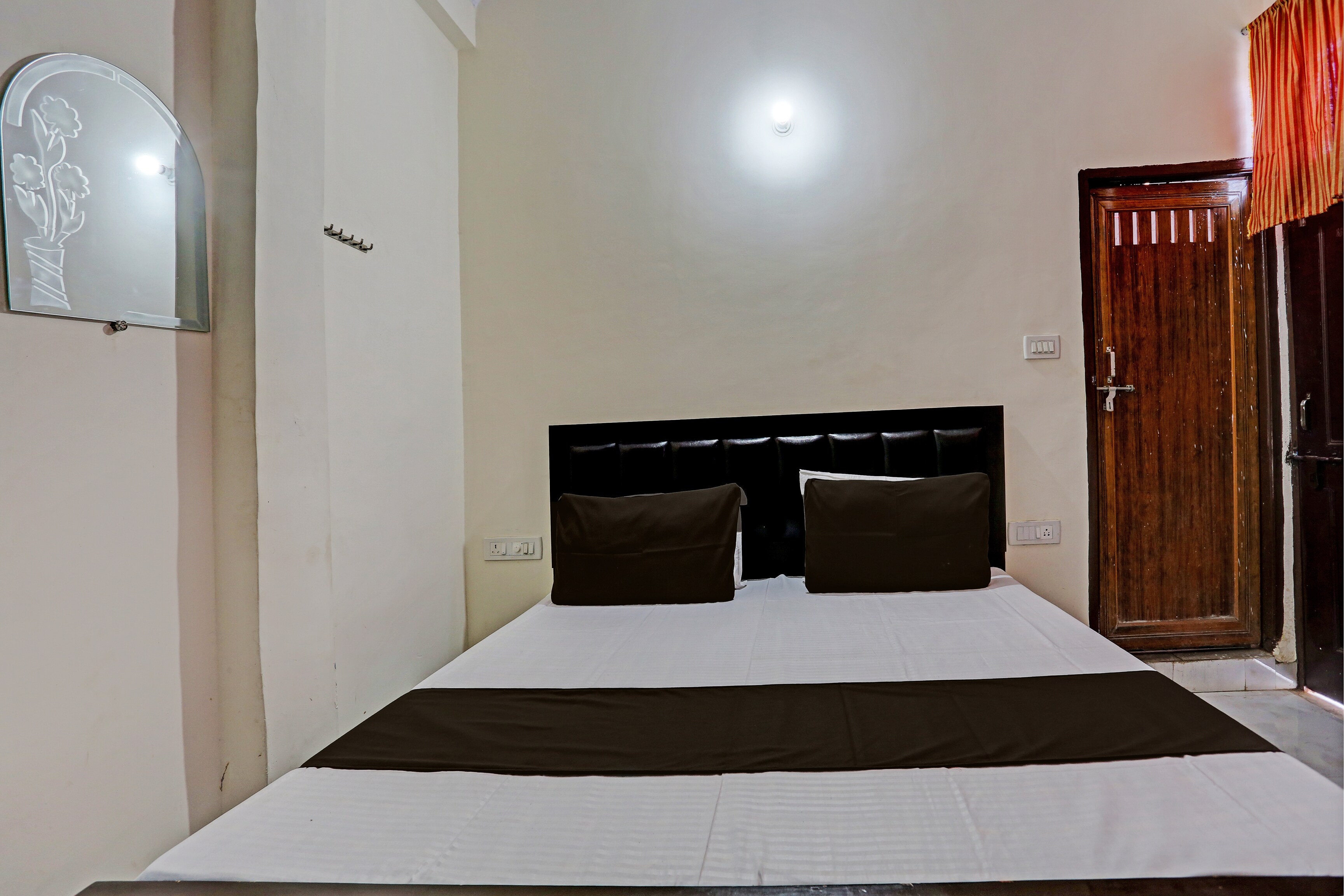 SPOT ON by OYO Hotel Twins Palace - Tap to explore photos