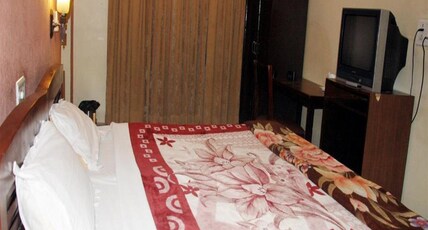 EVERGREEN PAYING GUEST HOUSE Room Type - AC Double Room