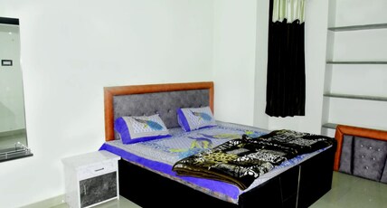 Peacock Hotel & Rooftop Restaurant Room Type - MASTER ROOM