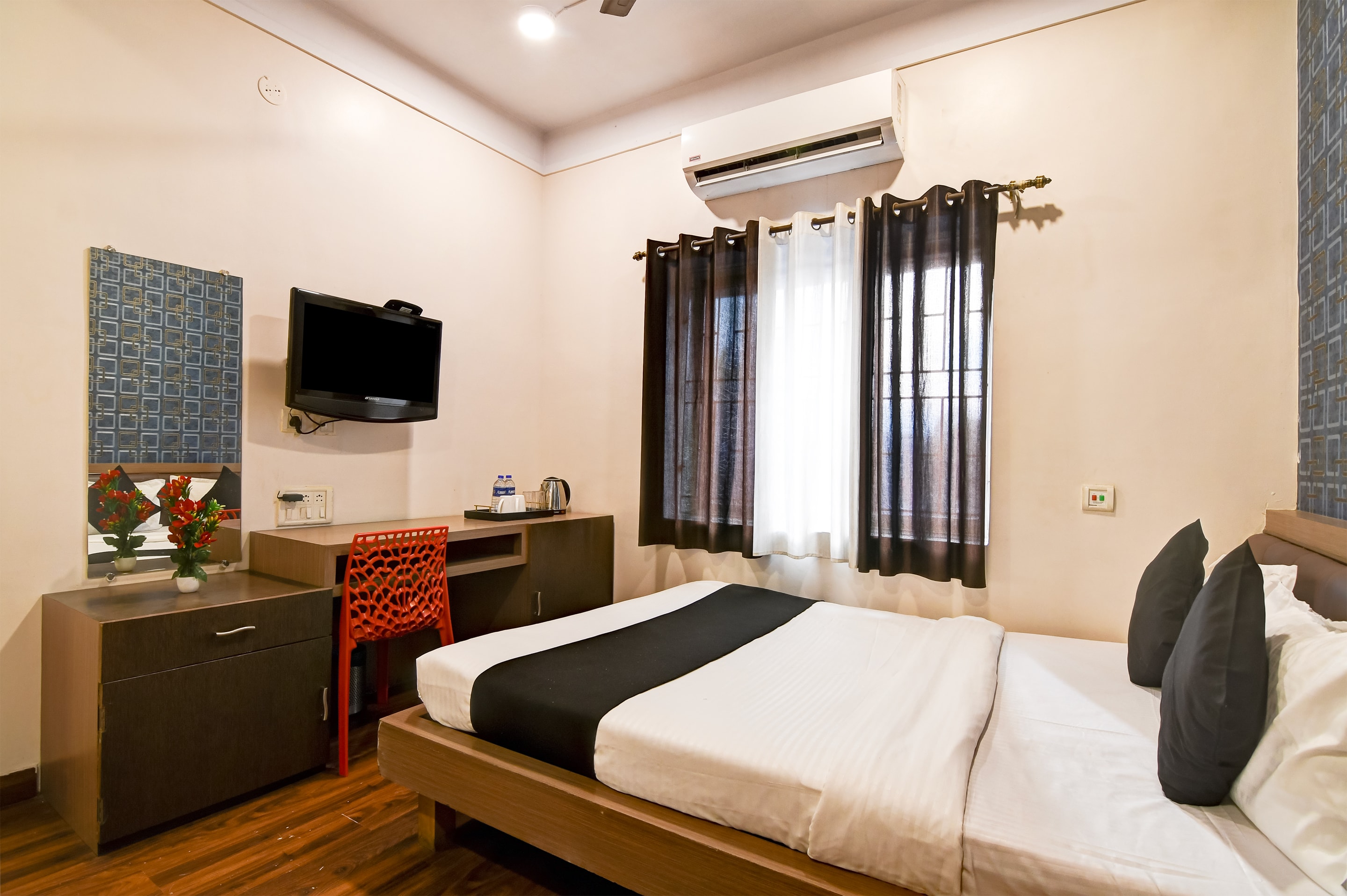 Brill Maner Residency Opposite Technopolis Salt Lake - Tap to explore photos