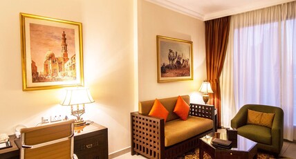 Mercure Dubai Barsha Heights Hotel Suites And Apartments Room Type - Family One Bedroom Apartment with King size bed, Skyline View